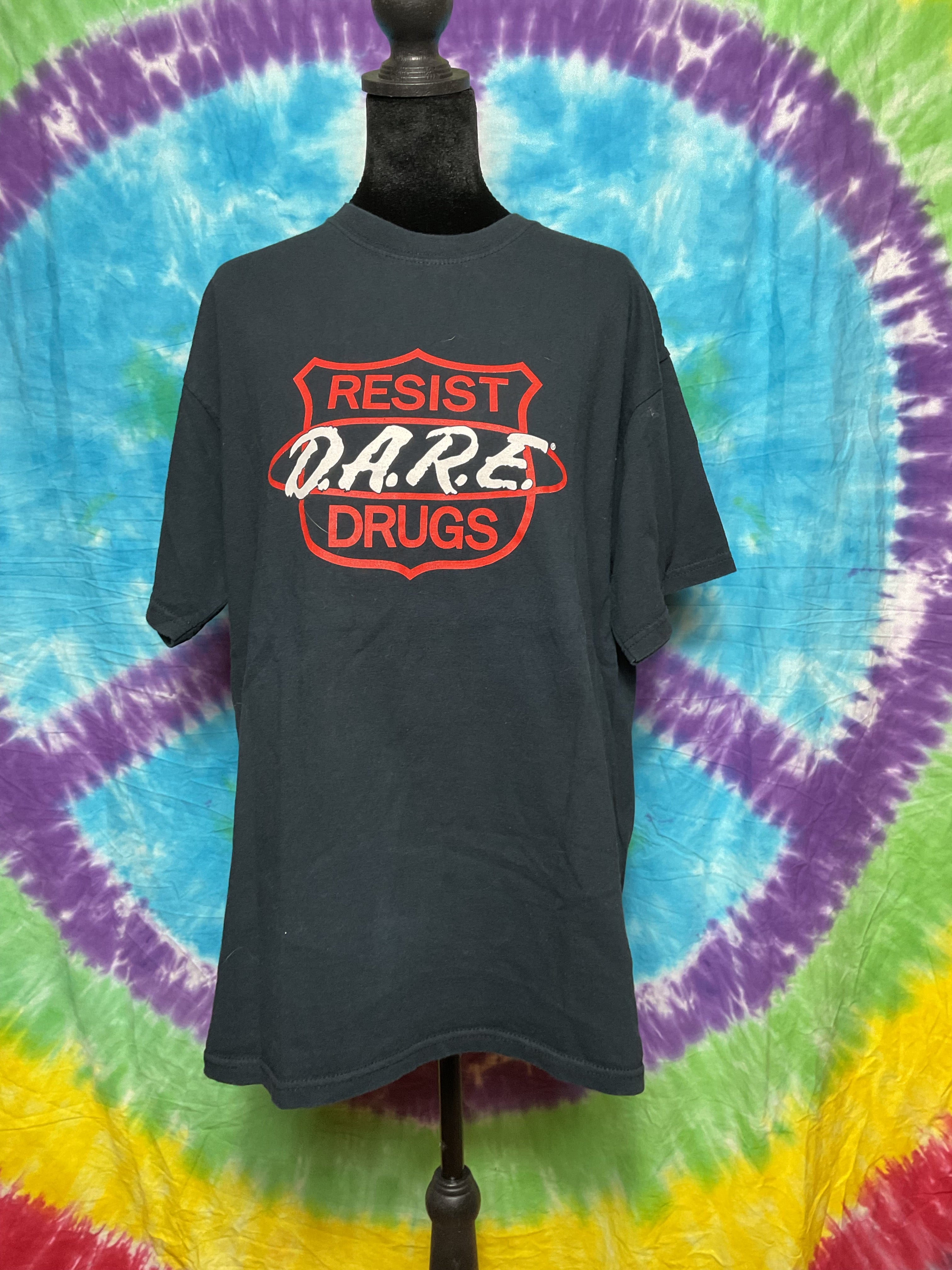 Vintage D.A.R.E. Resist Drugs Shield Graphic T-Shirt Black Large