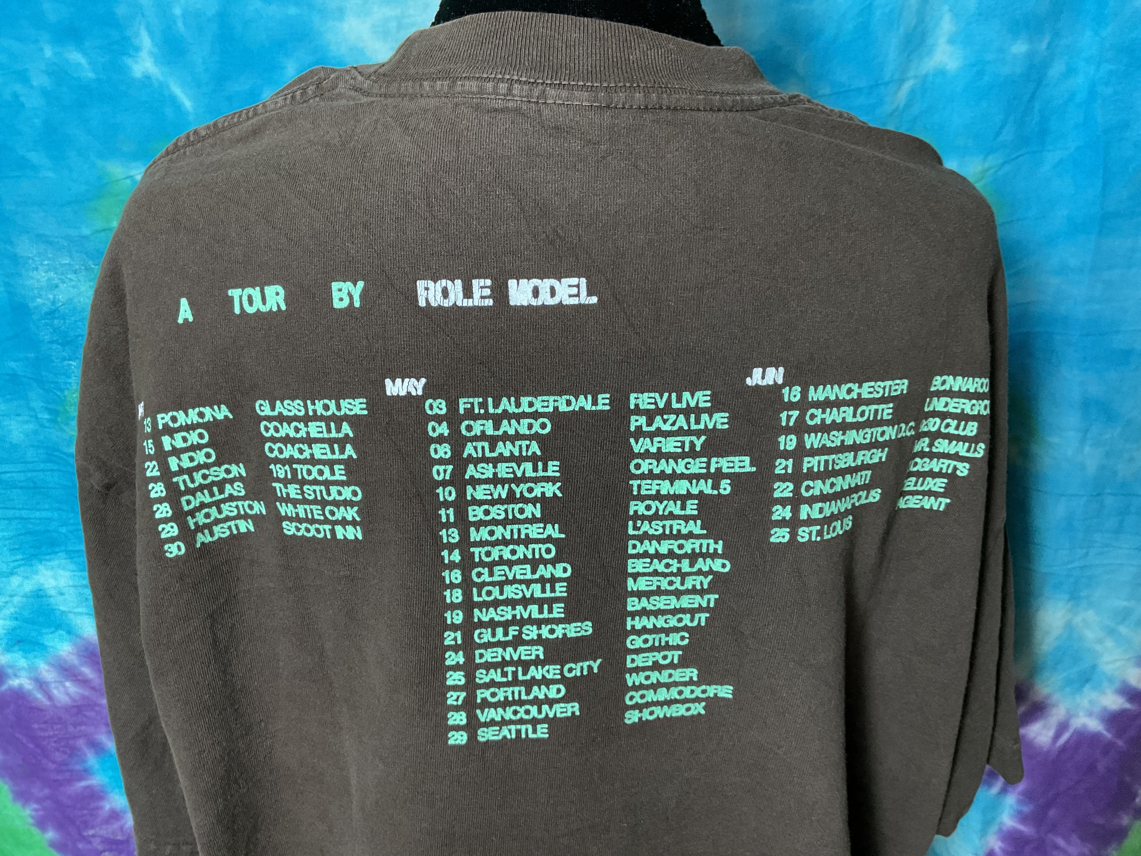 Role Model TOURx 2022 World Tour T-Shirt Brown Size L Teal Face