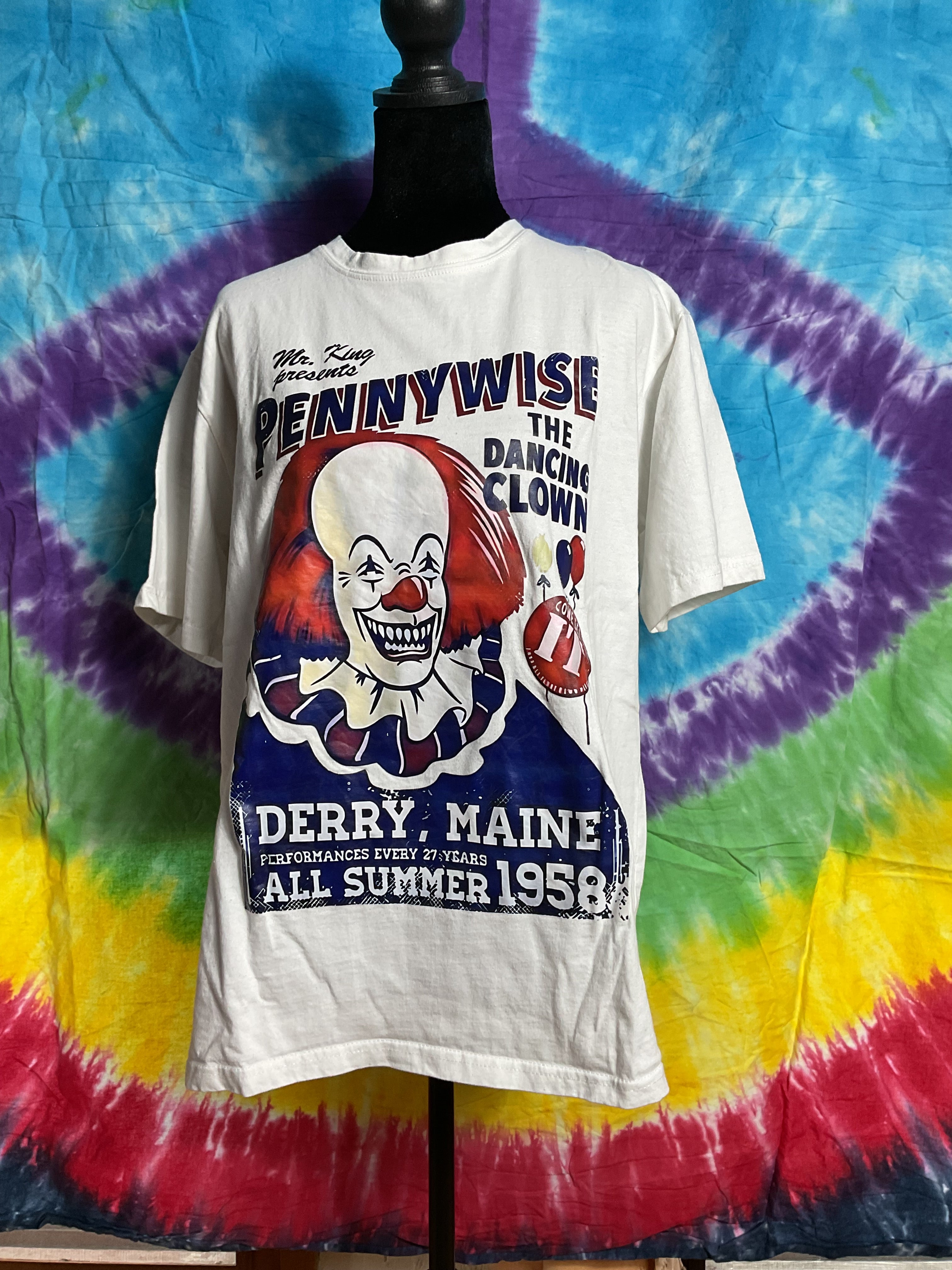 Stephen King's IT Pennywise Derry Maine Graphic T-Shirt Large