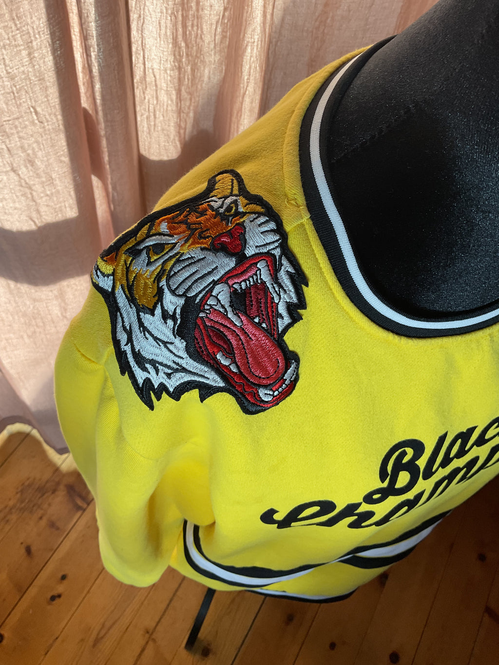 Black Pyramid by Chris Brown Yellow Tiger Patch Crewneck XL