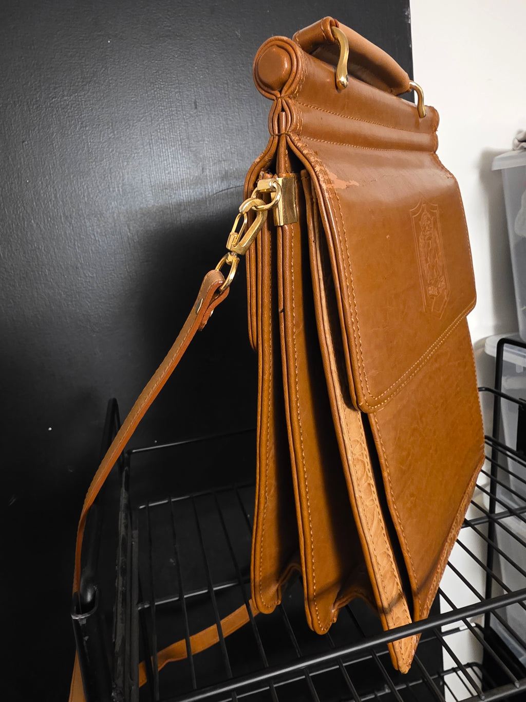Vintage Belle Rose Warm Tan Leather Crest Crossbody Bag Briefcase