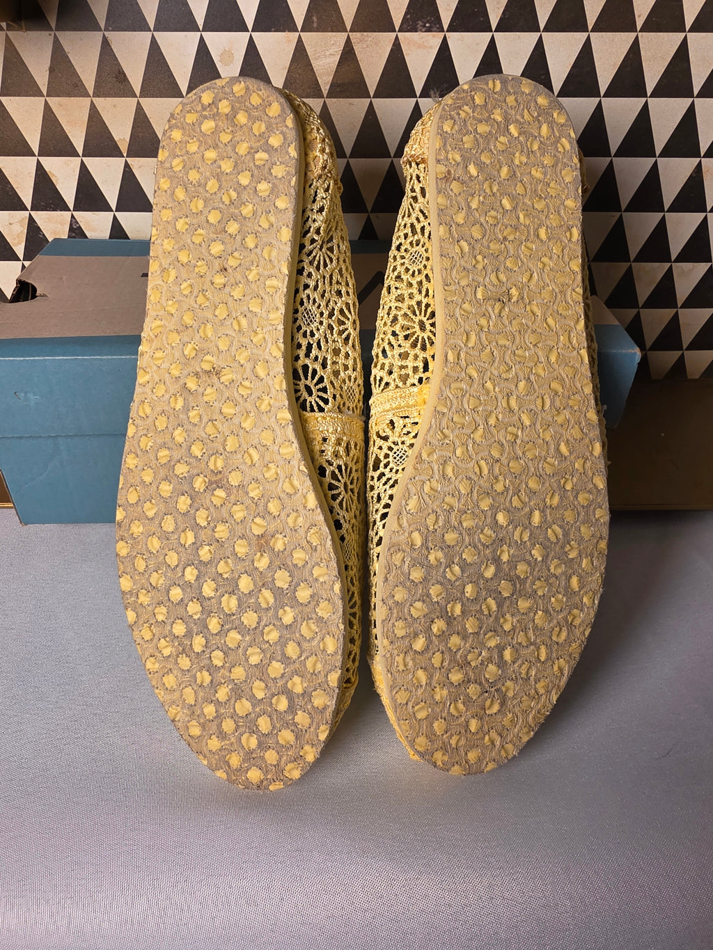 TOMS Yellow Crochet Lace Canvas Alpargatas Slip On Flats W 9M