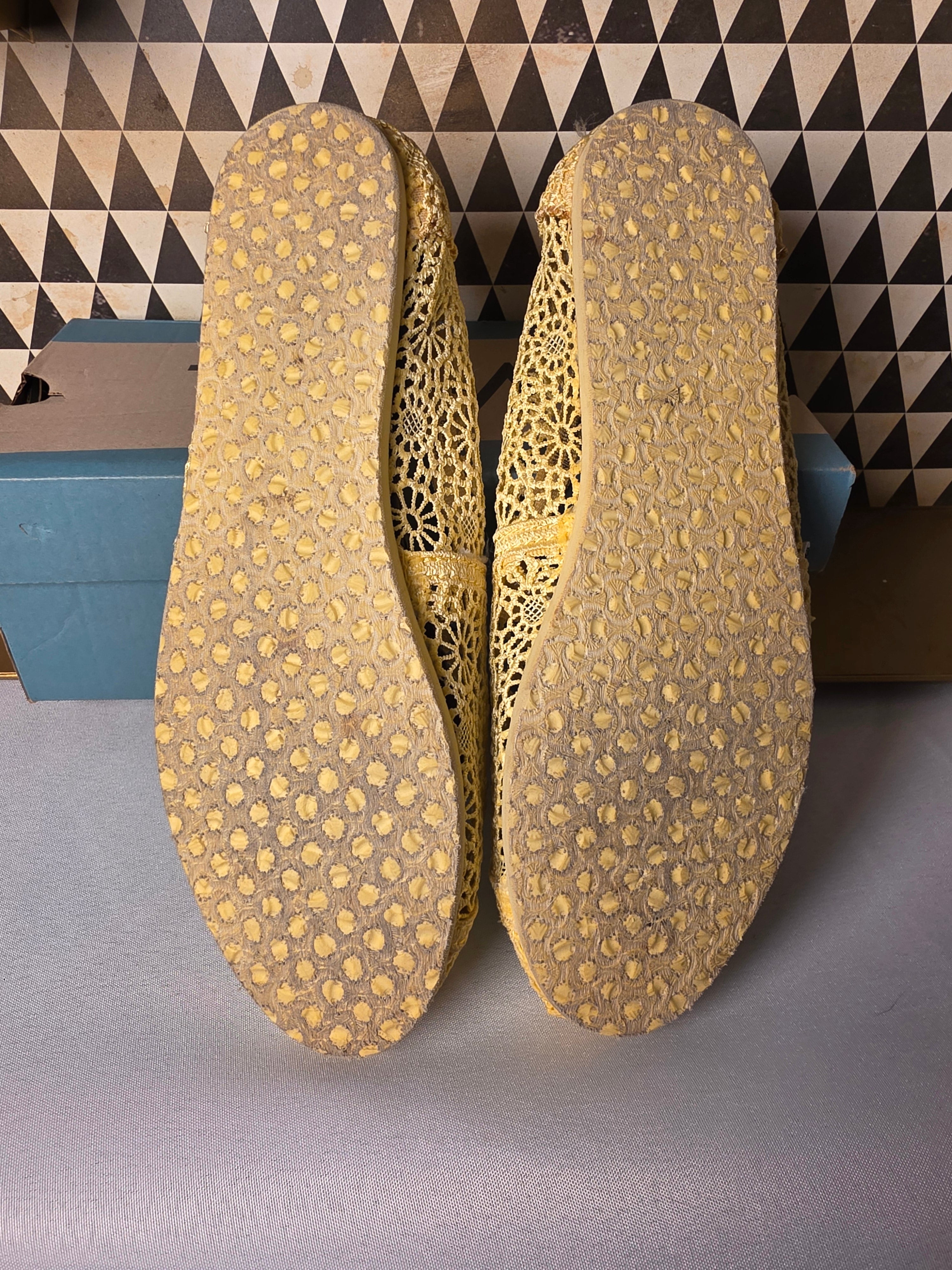 TOMS Yellow Crochet Lace Canvas Alpargatas Slip On Flats W 9M