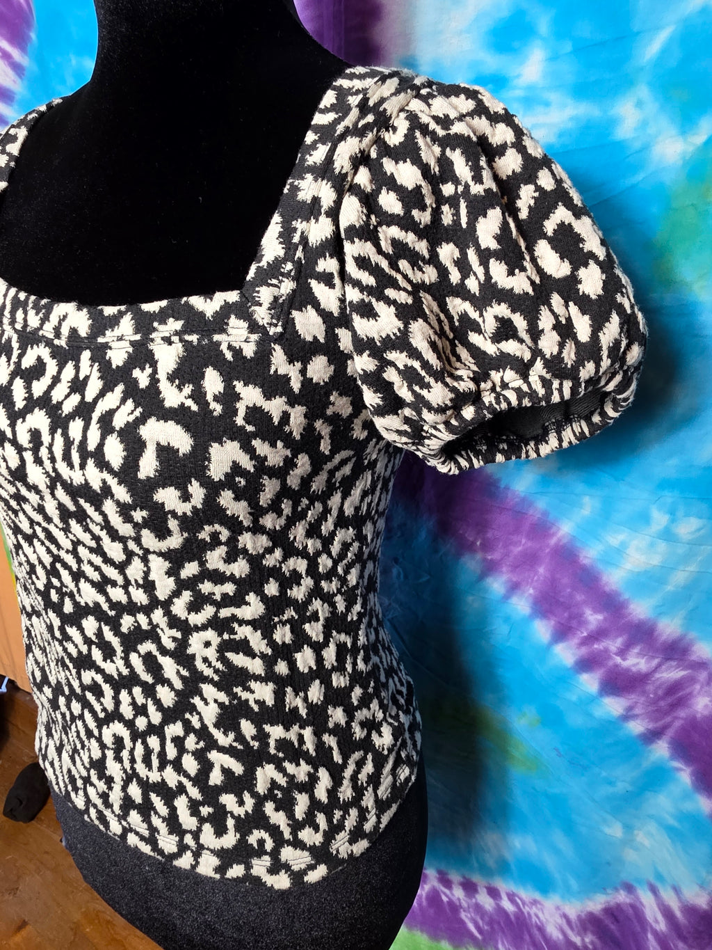 Free People Snow Leopard Puff Sleeve Knit Top XS
