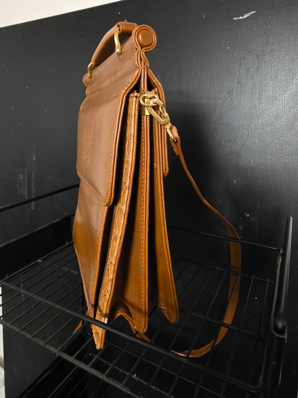 Vintage Belle Rose Warm Tan Leather Crest Crossbody Bag Briefcase