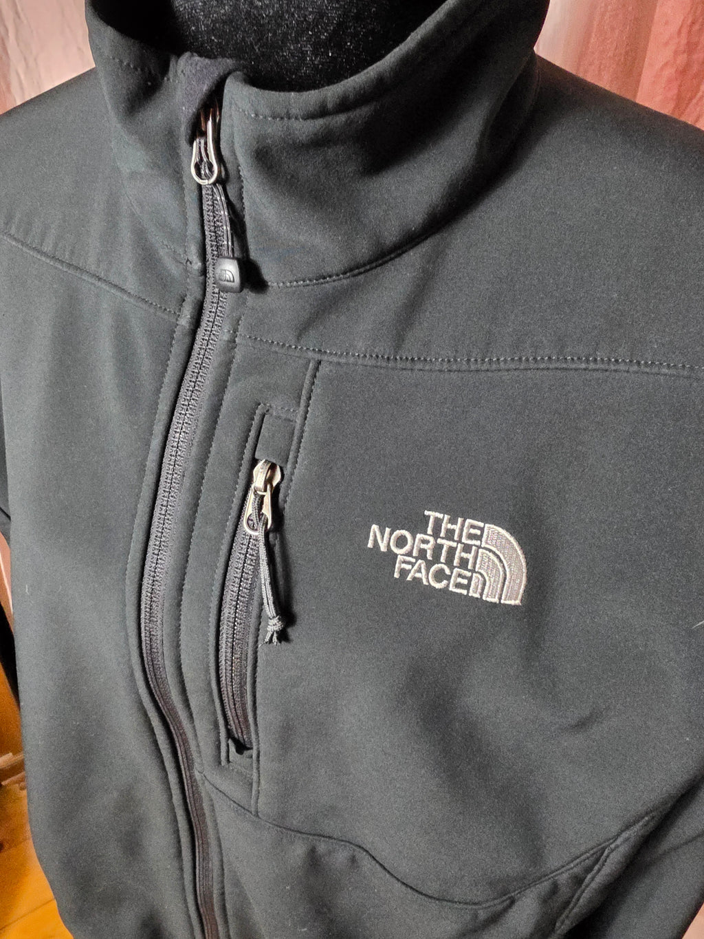 The North Face Men’s Medium Apex Bionic Black Softshell Jacket