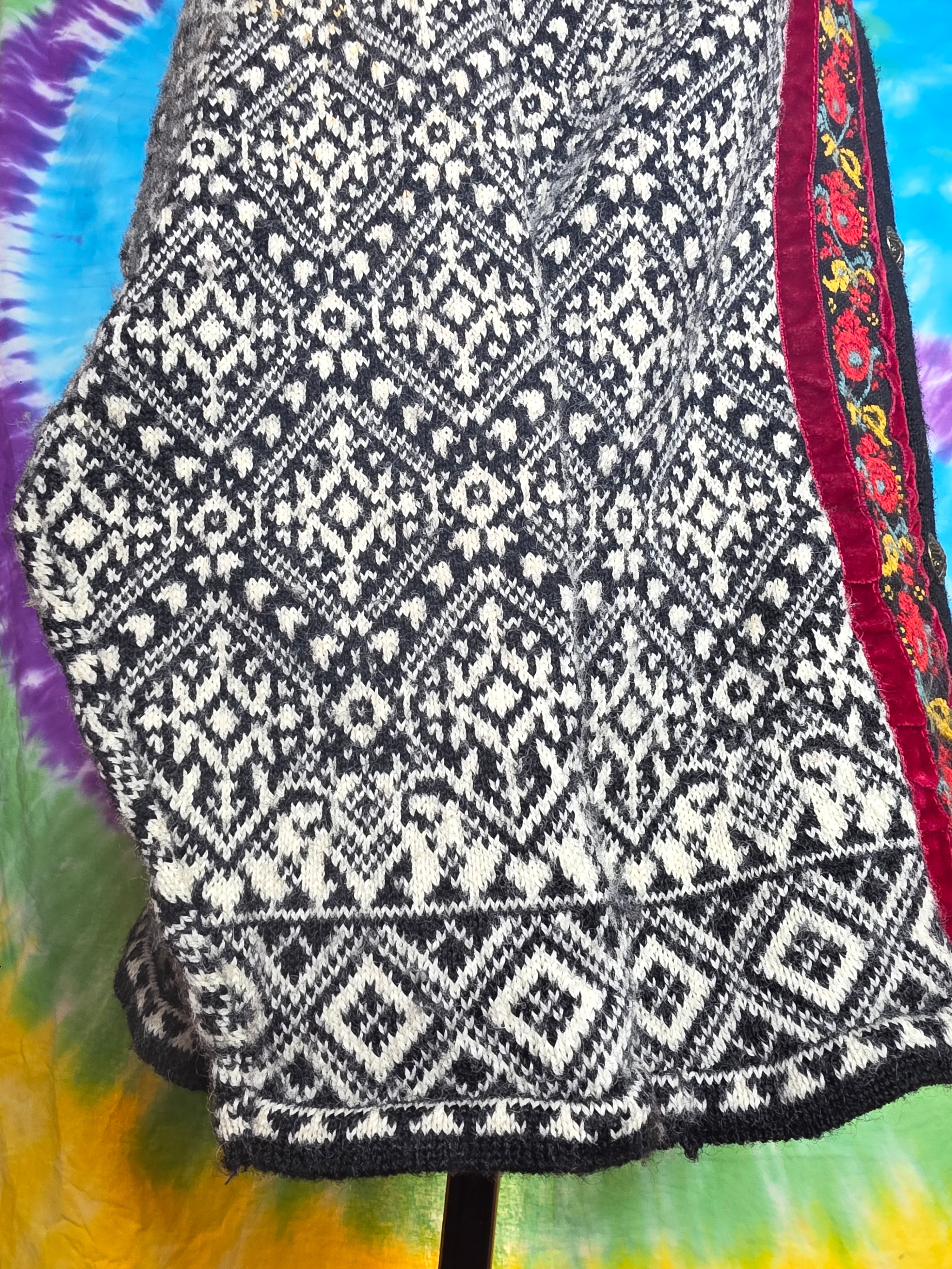 Vintage Norskwear Icelandic Pure Wool Cardigan Floral Trim L