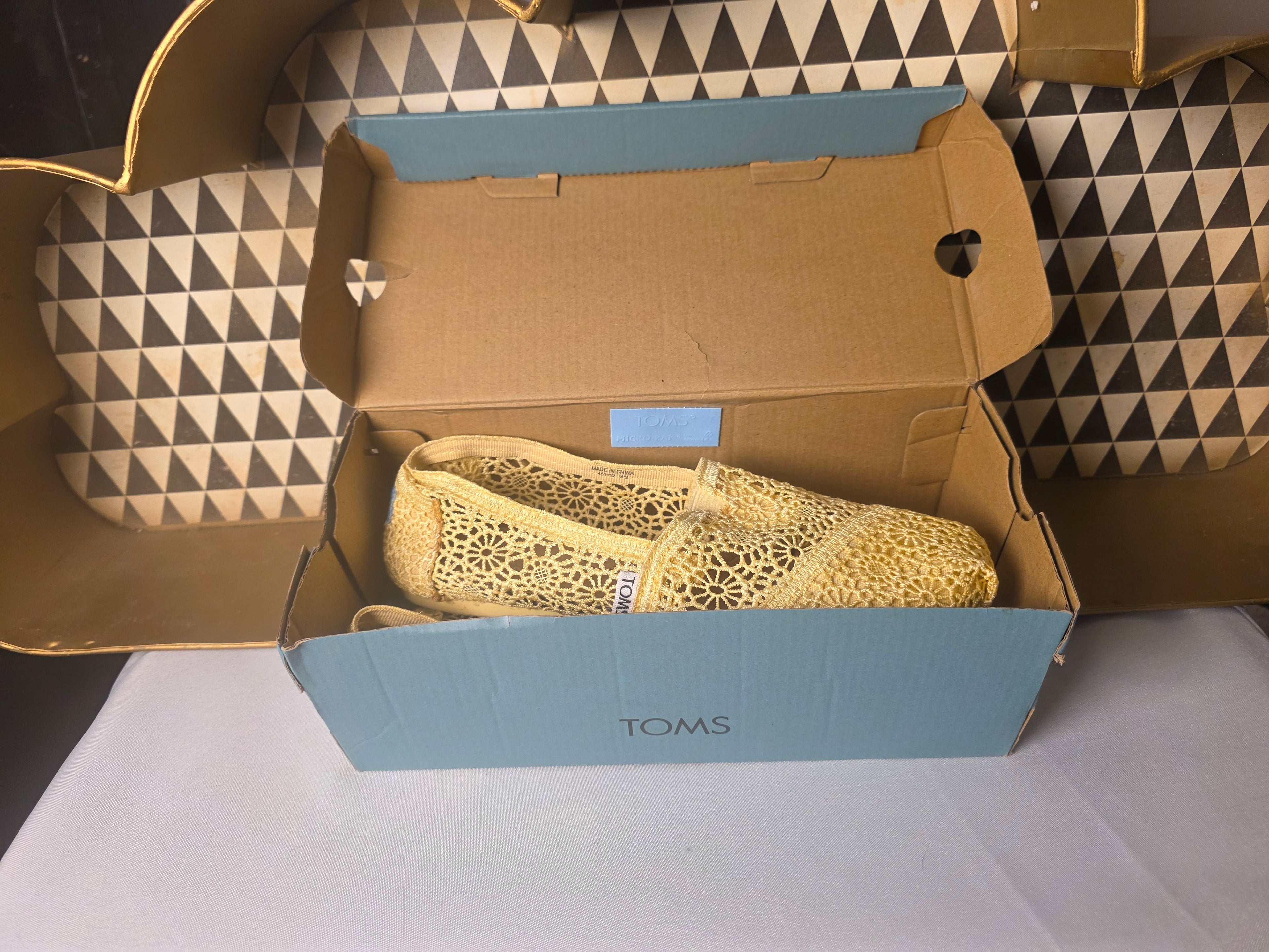 TOMS Yellow Crochet Lace Canvas Alpargatas Slip On Flats W 9M