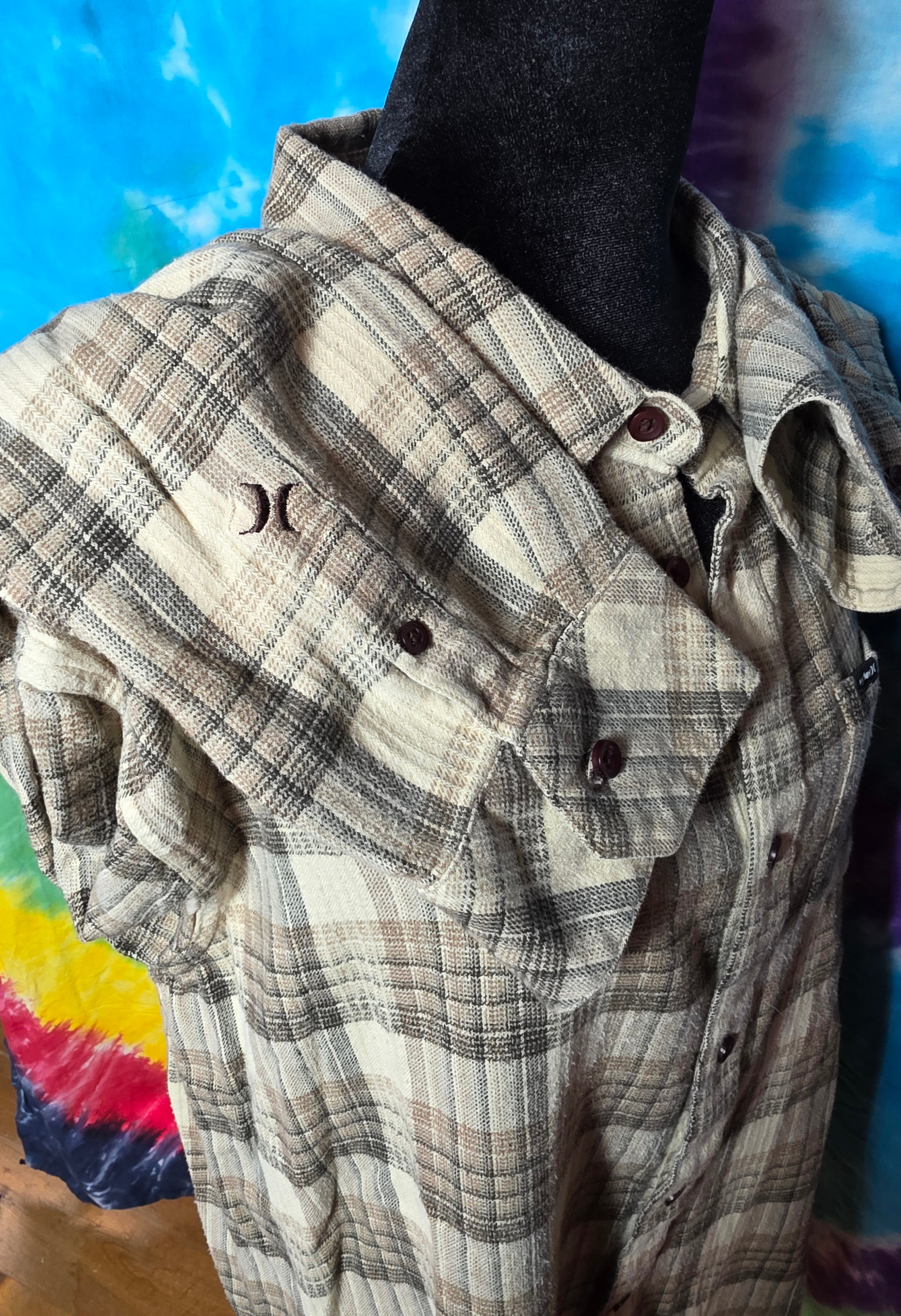 Hurley Men's XL Plaid Flannel Button Up Shirt Beige Brown